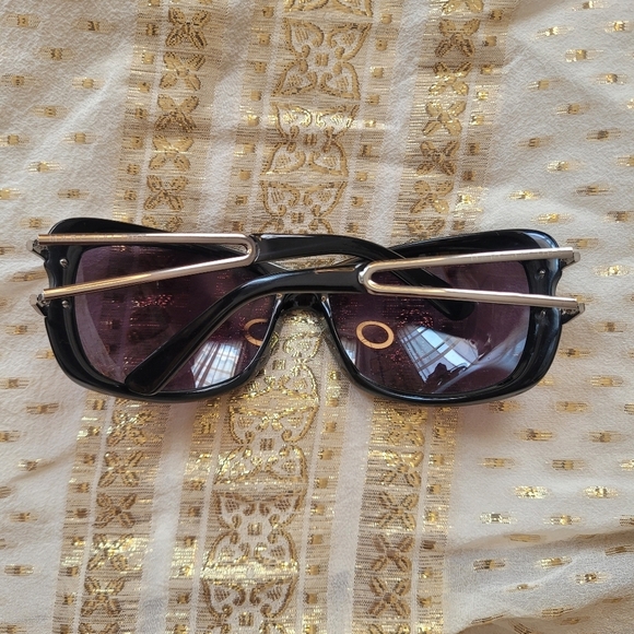 Marc Jacobs Stylish Black Sunglasses - Picture 4 of 8